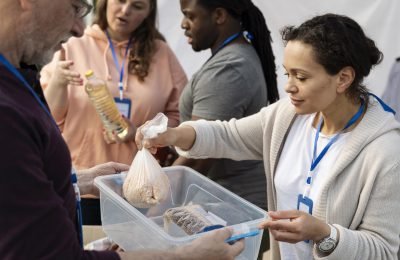 charity-foodbank-volunteer-group (1)
